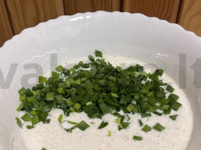 Patingėlių pyragėliai su kiaušiniu ir žaliu svogūnu Žingsnis 3