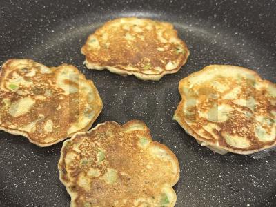 Patingėlių pyragėliai su kiaušiniu ir žaliu svogūnu Žingsnis 6