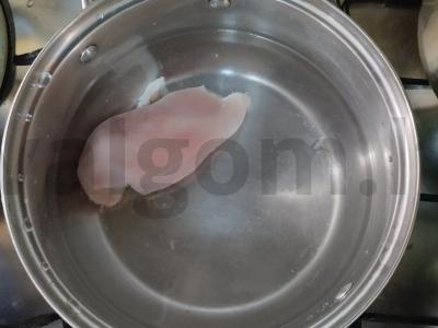 Pomidorų sriuba su vištienos krūtinėlėmis ir kukuliais Žingsnis 1