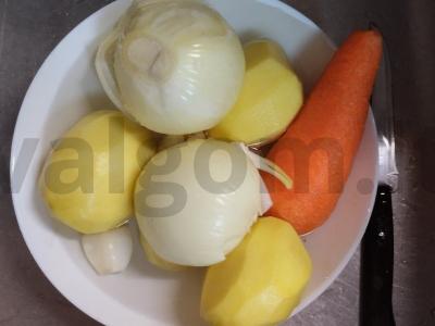 Pomidorų sriuba su vištienos krūtinėlėmis ir kukuliais Žingsnis 2