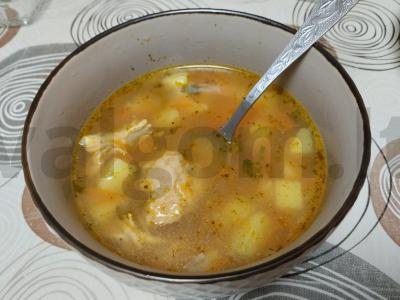 Pomidorų sriuba su vištienos krūtinėlėmis ir kukuliais pagrindine nuotrauka