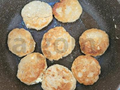 Kvapnūs varškėčiai su bananais ir cinamonu Žingsnis 5