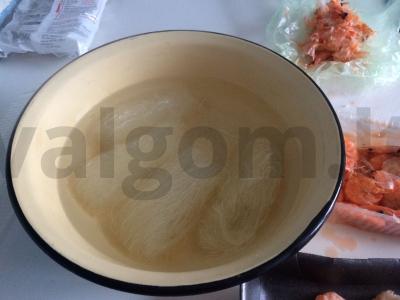 Funchosa su jūros gėrybėmis, daržovėmis ir žolelėmis Žingsnis 3