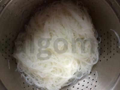 Funchosa su jūros gėrybėmis, daržovėmis ir žolelėmis Žingsnis 4