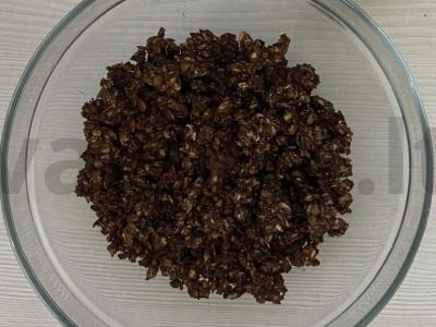 Šokoladinė granola namuose pagrindine nuotrauka