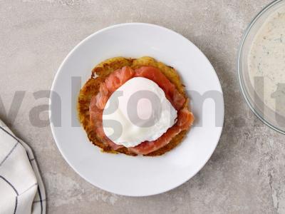 Bulviniai blynai su lašiša ir poštu kiaušiniu Žingsnis 9