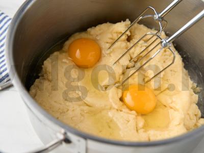 Varškės žiedas su spanguolėmis Žingsnis 4