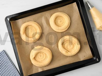 Varškės žiedas su spanguolėmis Žingsnis 5