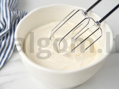 Varškės žiedas su spanguolėmis Žingsnis 7