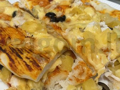 Pica su mielėmis ir ananasais pagrindine nuotrauka