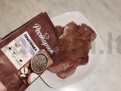 Kiaulienos steikas su balzaminiu actu ir česnaku pipirais Žingsnis 3