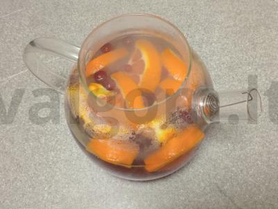 Vitaminų arbata su spanguolėmis, apelsinais ir gvazdikėliais Žingsnis 4