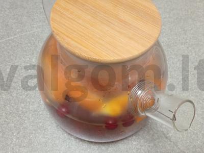 Vitaminų arbata su spanguolėmis, apelsinais ir gvazdikėliais Žingsnis 5
