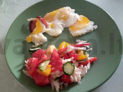 Daržovių salotas „Spalvingas rytas“ pagrindine nuotrauka