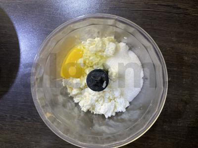 Švelniausi varškėčiai iš riebios varškės Žingsnis 2