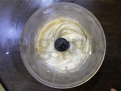 Švelniausi varškėčiai iš riebios varškės Žingsnis 4