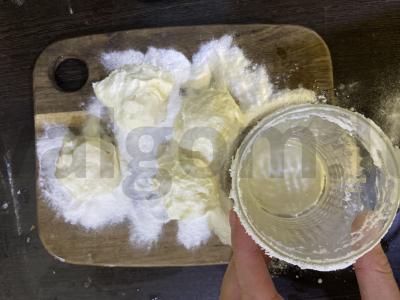 Švelniausi varškėčiai iš riebios varškės Žingsnis 6