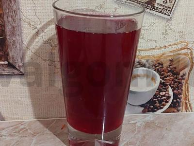 Rūgščių uogų kompotas pagrindine nuotrauka