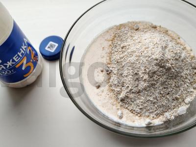 Avižiniai mini-šarlotai su raugintu pienu Žingsnis 1