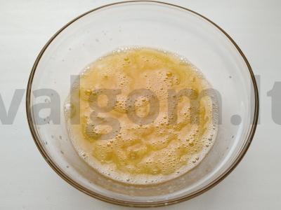 Avižiniai mini-šarlotai su raugintu pienu Žingsnis 2