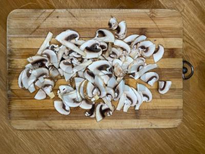 Pica „Gribų“ ant sluoksniuoto tešlos Žingsnis 1