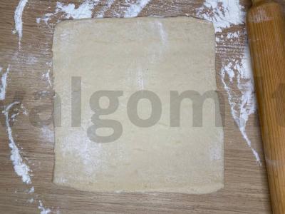 Pica „Gribų“ ant sluoksniuoto tešlos Žingsnis 3