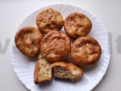 Avižiniai mini-šarlotai su raugintu pienu pagrindine nuotrauka