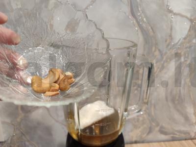 Kokteilis iš ledų, obuolių sulčių ir anakardžių Žingsnis 3