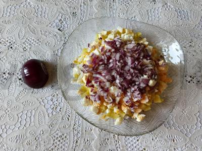 Silkės salotos su virtomis bulvėmis ir vištienos kiaušiniais Žingsnis 3