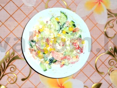 Salotas „Berta“ su garstyčių-grietinės padažu pagrindine nuotrauka