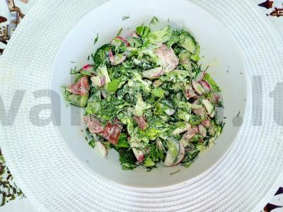 Sultingas salotas su garstyčių padažu pagrindine nuotrauka