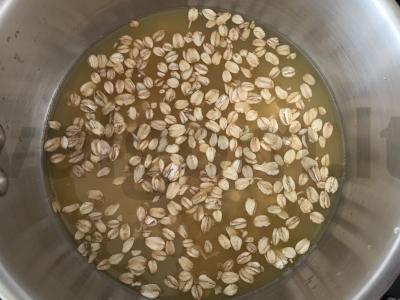 Avižinė košė su apelsinų sultimis, cukatais ir riešutais Žingsnis 1