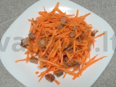 Korėjietiška salotos su silke pagrindine nuotrauka