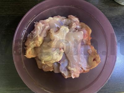 Vištienos šlaunelės ant grotelių su spanguolių padažu Žingsnis 1