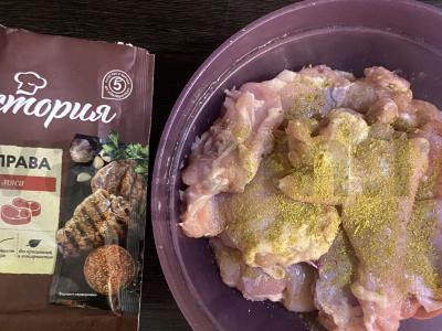 Vištienos šlaunelės ant grotelių su spanguolių padažu Žingsnis 2