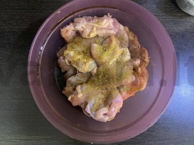 Vištienos šlaunelės ant grotelių su spanguolių padažu Žingsnis 3