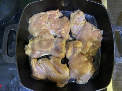 Vištienos šlaunelės ant grotelių su spanguolių padažu Žingsnis 5