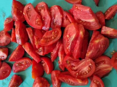 Greiti aštrūs pomidorai su žolelėmis ir česnaku Žingsnis 1