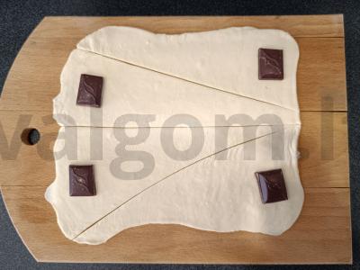 Kruasanai su tamsiu šokoladu per 25 minutes Žingsnis 2