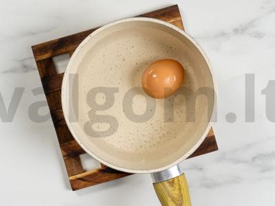 Cezario salotas su skrudintais duonos kubeliais Žingsnis 1