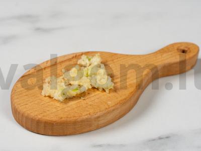 Cezario salotas su skrudintais duonos kubeliais Žingsnis 8