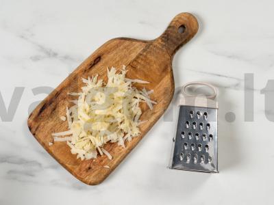 Cezario salotas su skrudintais duonos kubeliais Žingsnis 9