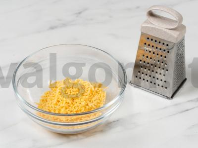 Cezario salotas su skrudintais duonos kubeliais Žingsnis 10