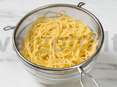 Makaronai su grybais grietinėlės padaže Žingsnis 1