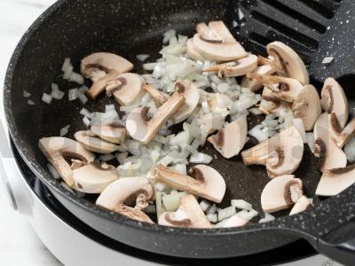 Makaronai su grybais grietinėlės padaže Žingsnis 4