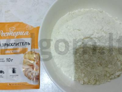 Varškės naminis keksiukas su razinomis Žingsnis 6