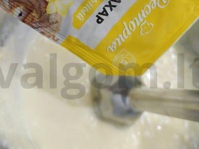 Varškės naminis keksiukas su razinomis Žingsnis 7