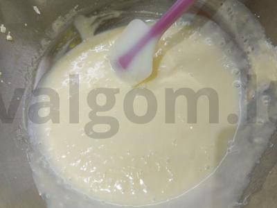 Varškės naminis keksiukas su razinomis Žingsnis 8