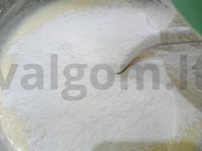 Varškės naminis keksiukas su razinomis Žingsnis 9