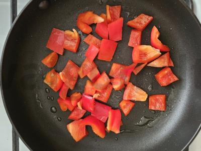 Sūrio omletas su paprikomis Žingsnis 1